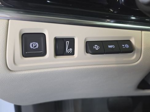 Certified 2025 Cadillac XT6 Premium Luxury w/ Technology Package AWD/4WD image 28