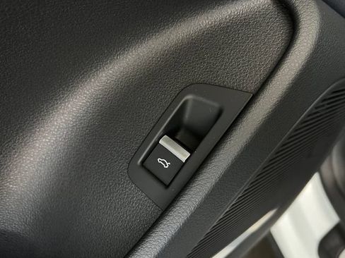 Used 2019 Audi Q8 Prestige AWD/4WD image 34