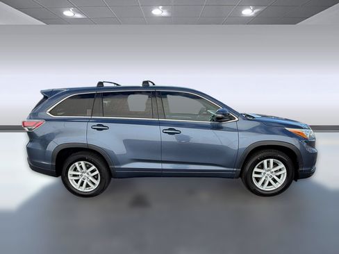 Used 2015 Toyota Highlander LE FWD image 8