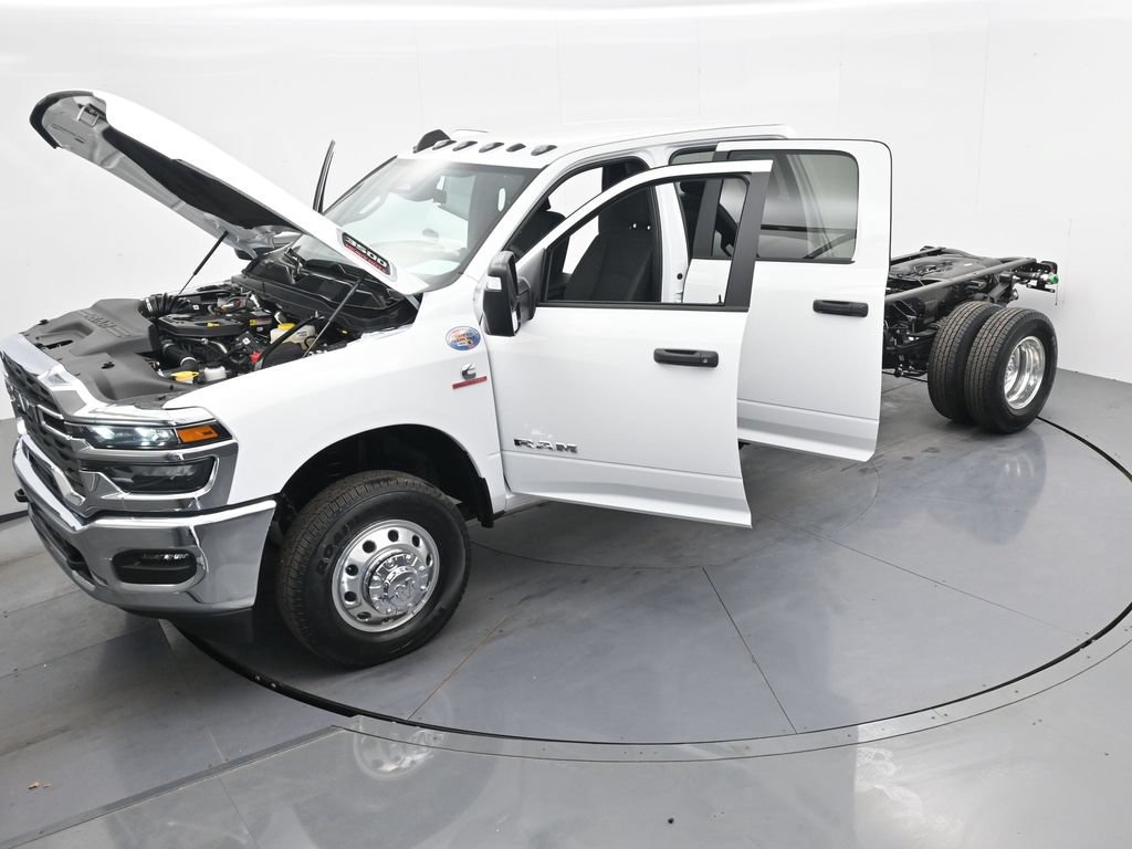 New 2026 RAM 3500 Big Horn AWD/4WD image 45