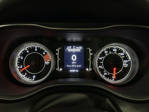 Used 2020 Jeep Cherokee Latitude Plus AWD/4WD image 17