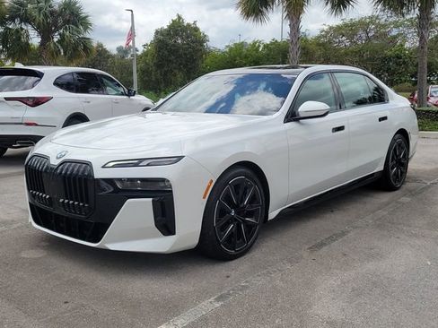 Used 2024 BMW 740i image 3