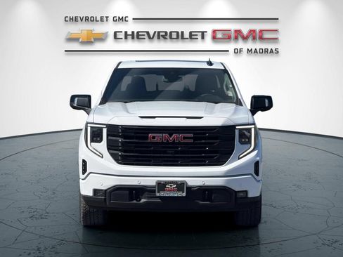 Used 2025 GMC Sierra 1500 Elevation w/ Elevation Premium Package AWD/4WD image 8