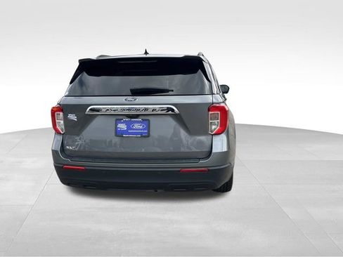 Used 2023 Ford Explorer XLT image 5