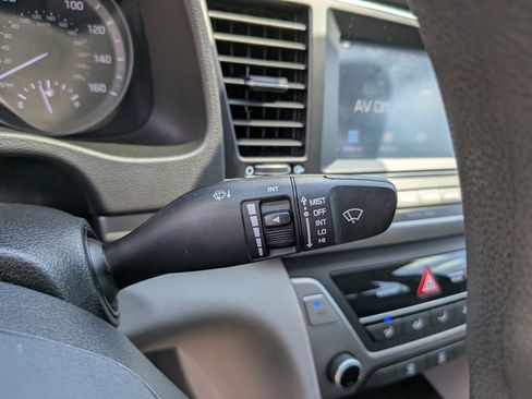 Used 2018 Hyundai Elantra SEL FWD image 30