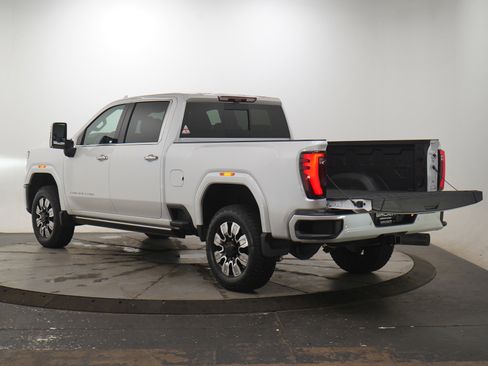 Used 2025 GMC Sierra 2500 Denali w/ Denali Reserve Package image 9