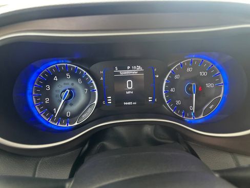 Used 2021 Chrysler Voyager Lxi FWD image 18