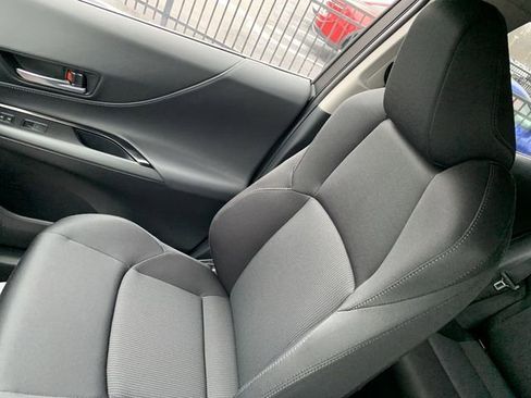 Used 2023 Toyota Venza LE image 29