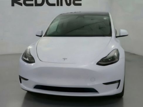 Used 2023 Tesla Model Y AWD image 3