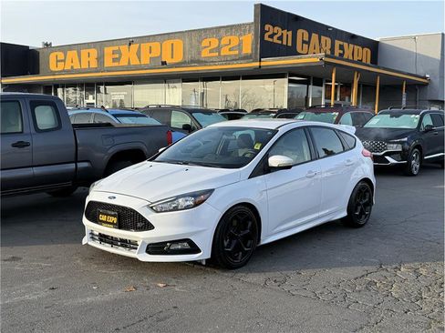 Used 2017 Ford Focus ST image 22
