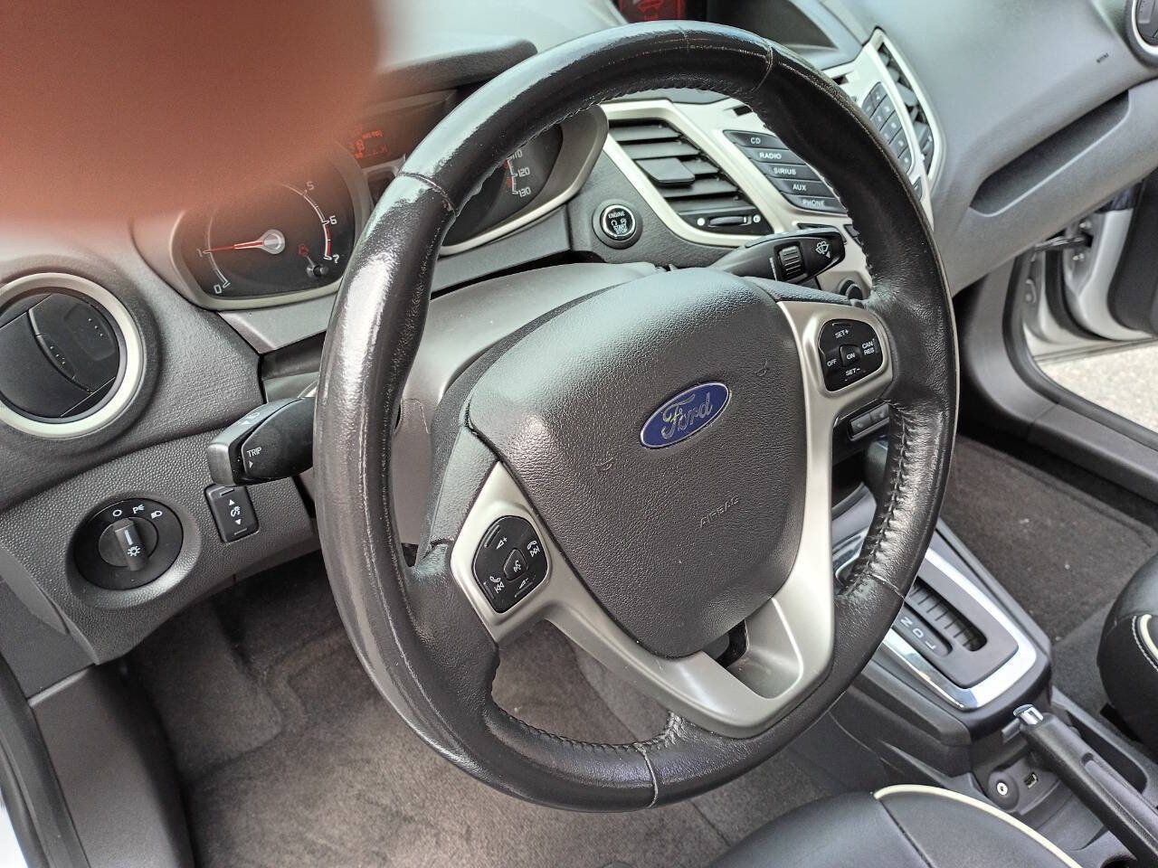 Used 2013 Ford Fiesta Titanium FWD image 20