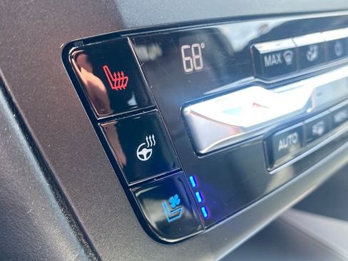 Used 2020 Ford Explorer Platinum image 26