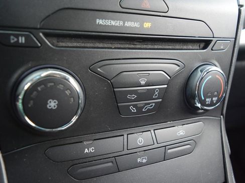 Used 2017 Ford Edge SE w/ Cargo Accessory Package image 18