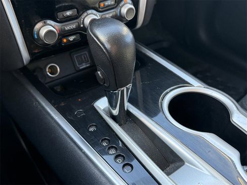 Used 2019 Nissan Pathfinder SV image 23