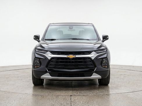 Used 2025 Chevrolet Blazer LT FWD image 2