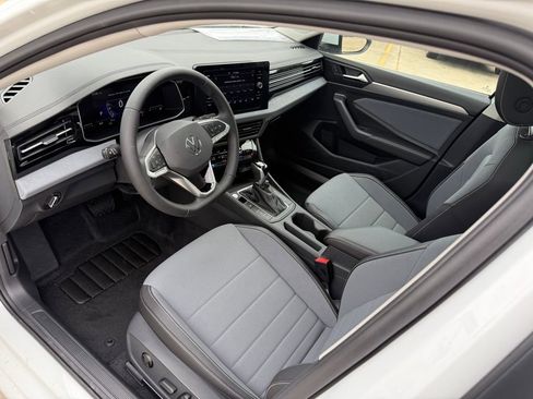 New 2025 Volkswagen Jetta SE image 9