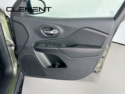 Used 2019 Jeep Cherokee Trailhawk w/ Cold Weather Group AWD/4WD image 33
