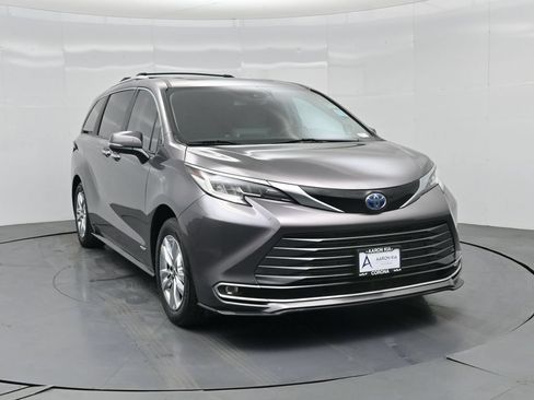 Used 2021 Toyota Sienna Limited FWD image 59