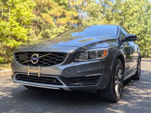 Used 2017 Volvo S60 T5 Cross Country Platinum image 4