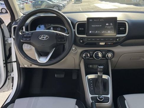 Certified 2025 Hyundai Venue SEL FWD image 13