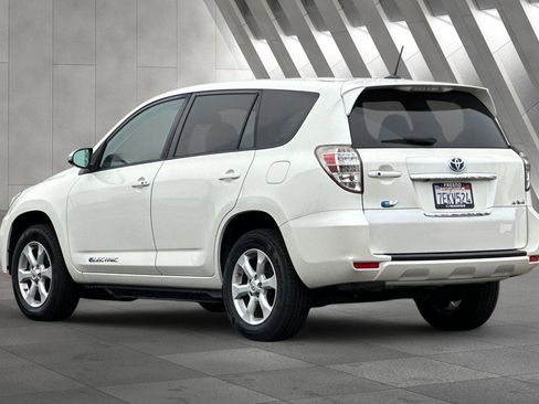 Used 2014 Toyota RAV4 EV image 6