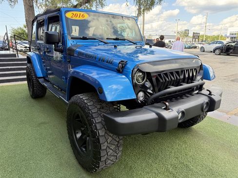 Used 2016 Jeep Wrangler Unlimited Sahara w/ Connectivity Group AWD/4WD image 3