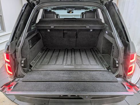 Used 2022 Land Rover Range Rover Autobiography image 23