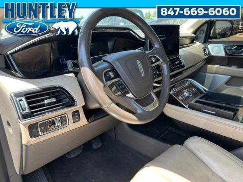 Used 2022 Lincoln Navigator Reserve image 25