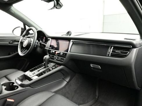 Certified 2025 Porsche Macan GTS AWD/4WD image 19