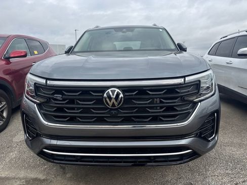 Used 2024 Volkswagen Atlas SEL Premium R-Line image 2