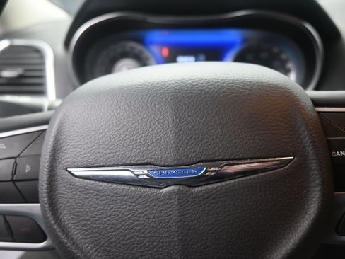 Used 2023 Chrysler 300 Touring L w/ Comfort Group image 16