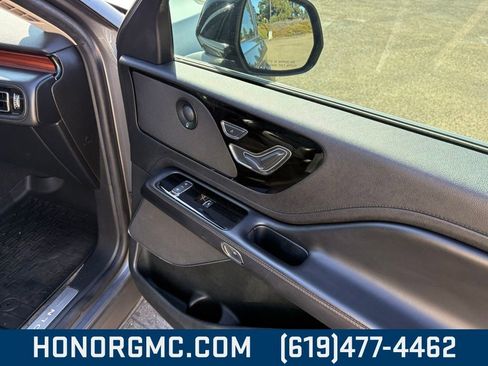 Used 2022 Lincoln Aviator Reserve w/ Equipment Group 201A image 27