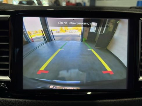 Used 2023 Chrysler Pacifica Touring-L image 31