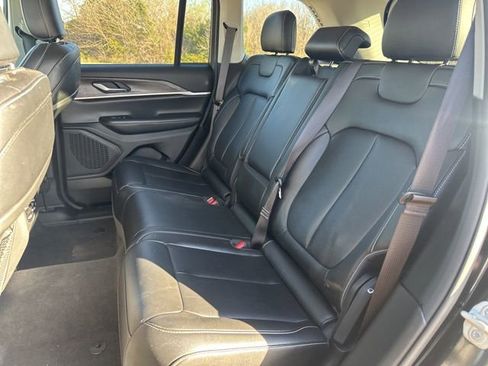 Used 2024 Jeep Grand Cherokee Limited AWD/4WD image 27