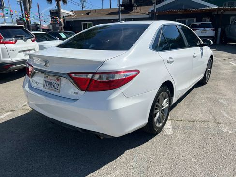 Used 2017 Toyota Camry SE image 5