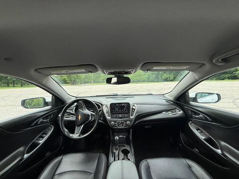 Used 2018 Chevrolet Malibu LT w/ Leather Package FWD image 14