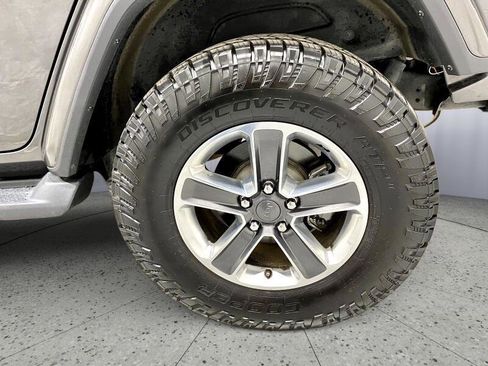 Used 2018 Jeep Wrangler Unlimited Sahara image 35