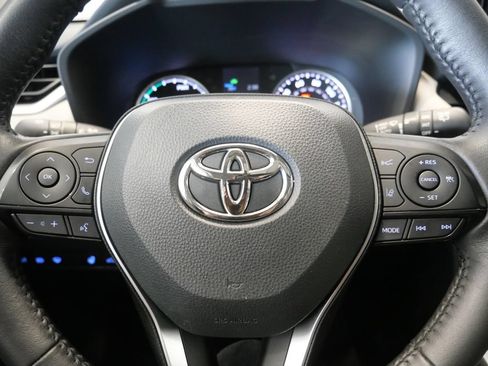 Used 2022 Toyota RAV4 XLE Premium AWD/4WD image 18