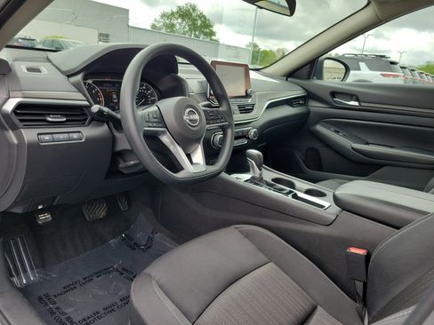 Used 2025 Nissan Altima 2.5 SV FWD image 19