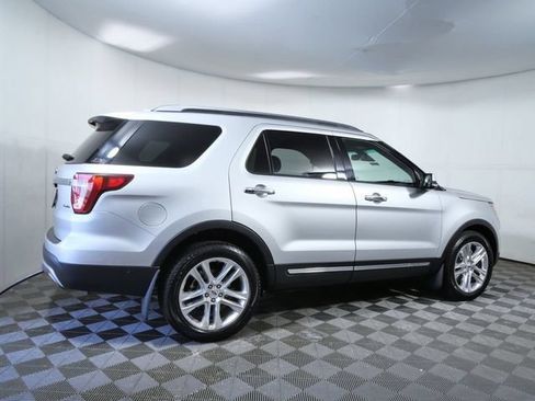 Used 2017 Ford Explorer Limited w/ Equipment Group 301A AWD/4WD image 8