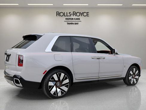 New 2026 Rolls-Royce Cullinan AWD/4WD image 2