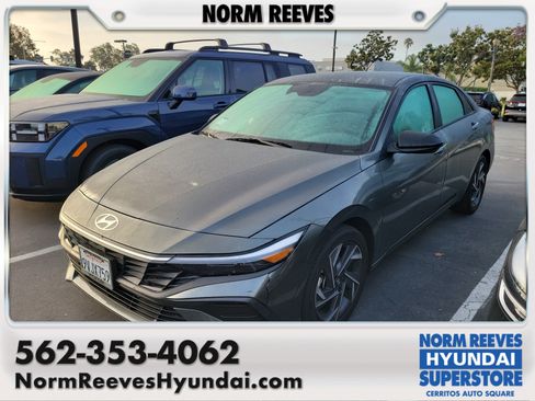 Used 2025 Hyundai Elantra SEL FWD image 1