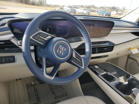Used 2025 Buick Enclave Avenir image 19