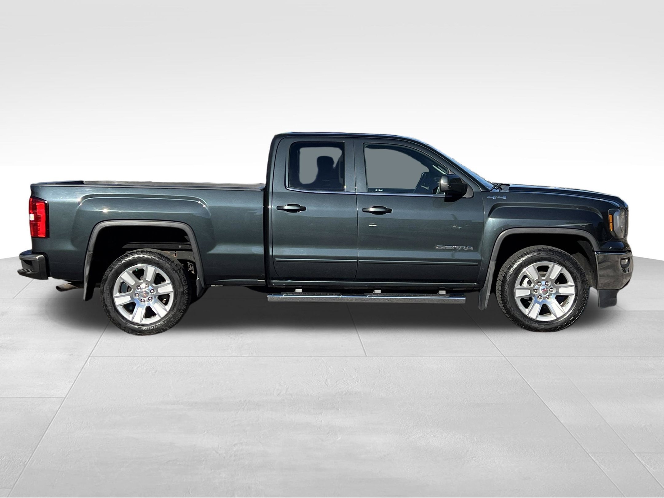 Used 2018 GMC Sierra 1500 SLE w/ SLE Value Package AWD/4WD image 5