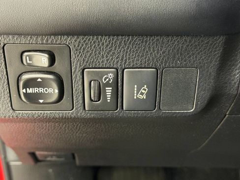 Used 2017 Toyota RAV4 XLE AWD/4WD image 28