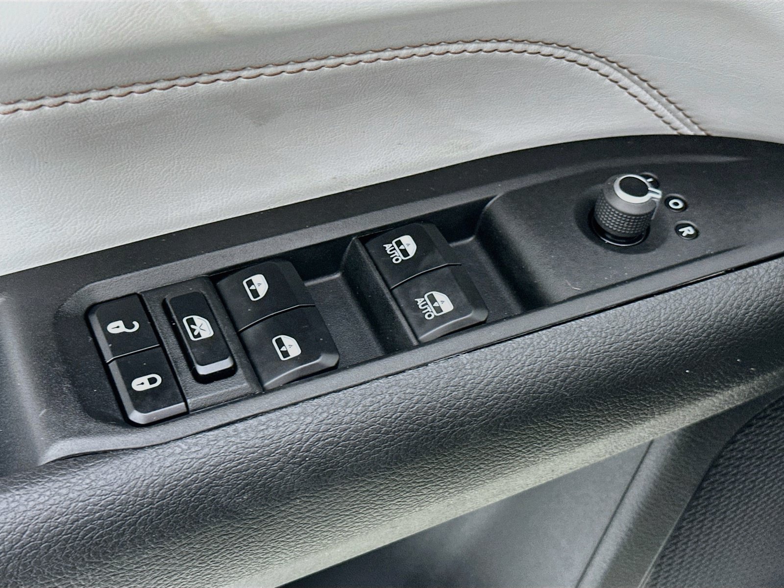 Used 2023 Jeep Compass Limited AWD/4WD image 17