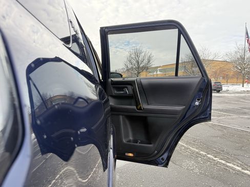 Used 2018 Toyota 4Runner TRD Off-Road Premium image 33