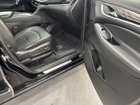 Used 2023 Buick Enclave Avenir AWD/4WD image 14