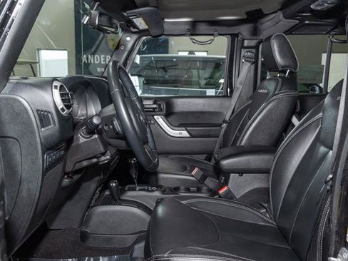 Used 2018 Jeep Wrangler Unlimited Rubicon w/ Cold Weather Group image 8