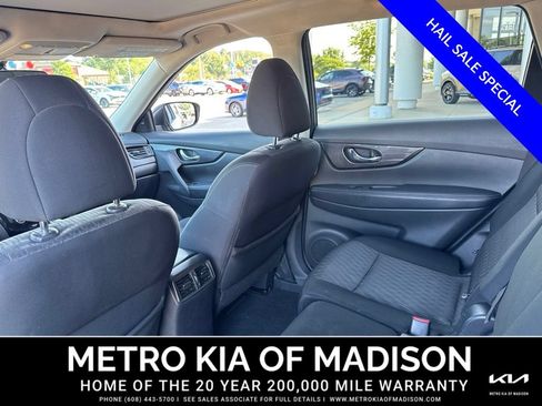 Used 2017 Nissan Rogue SV AWD/4WD image 32
